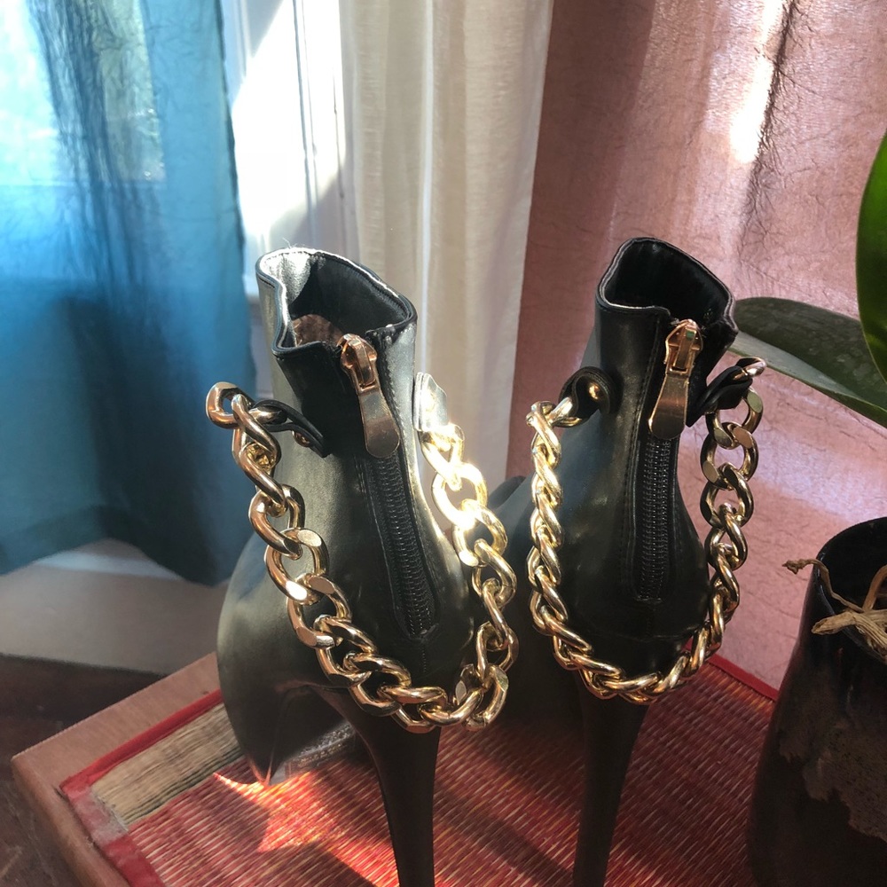SCENE♠️Chain Heels - sexy, sensuous and solid. 8.5 - Picture 2 of 5
